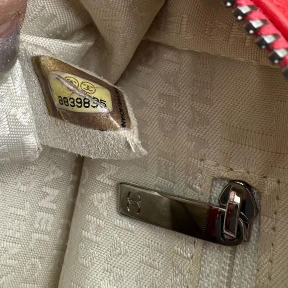 Chanel-Authentic- Caviar Leather Chocolate Bar Cube Shoulder Bag - Coral - Picture 9 of 17